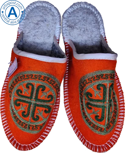 Altyn Adam slippers made of wool, round end, red with black pattern