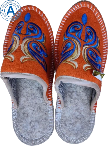 Altyn Adam slippers made of wool, round end, orange with blue pattern photo 2