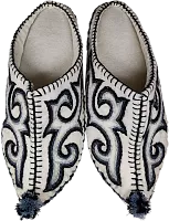 Altyn Adam slippers made of wool, sharp end, white with black-grey pattern
