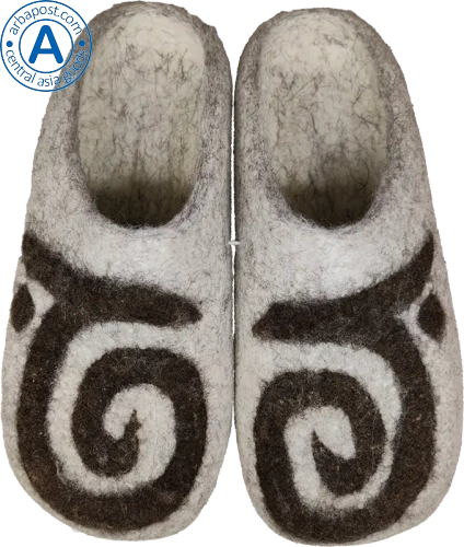 Altyn Adam slippers made of wool, round end, grey with shimai pattern