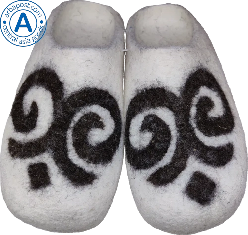 Altyn Adam slippers made of wool, round end, grey with koshkar muyiz pattern