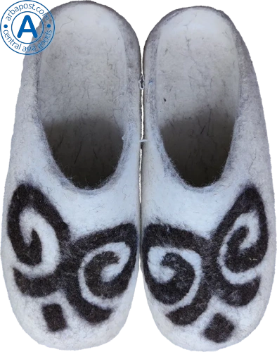 Altyn Adam slippers made of wool, round end, grey with koshkar muyiz pattern photo 2