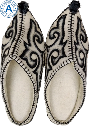 Altyn Adam slippers made of wool, sharp end, white with black-grey pattern photo 2
