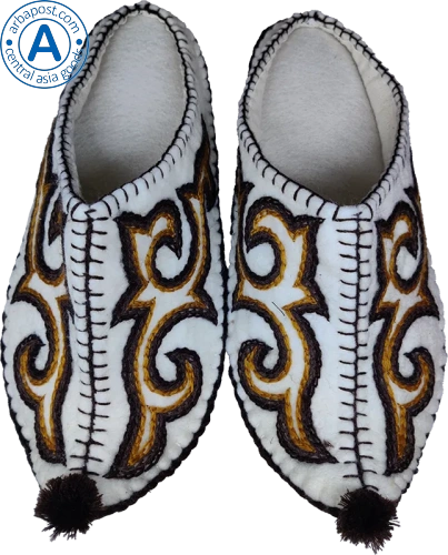 Altyn Adam slippers made of wool, sharp end, white with black-gold pattern