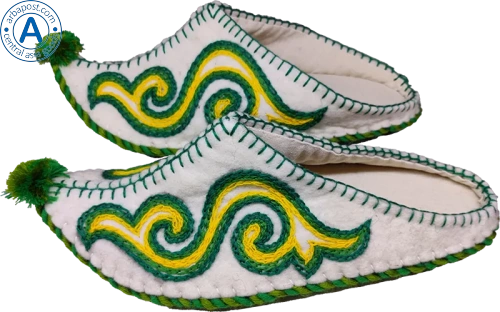 Altyn Adam slippers made of wool, sharp end, white with green-yellow pattern photo 3
