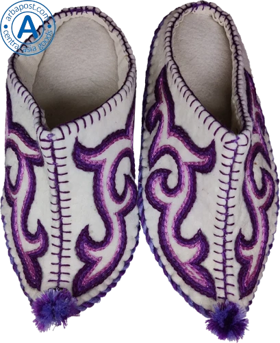 Altyn Adam slippers made of wool, sharp end, white with violet pattern