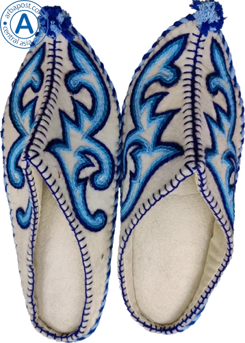 Altyn Adam slippers made of wool, sharp end, white with blue pattern photo 2