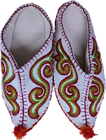 Altyn Adam slippers made of wool, sharp end, white with red-yellow pattern