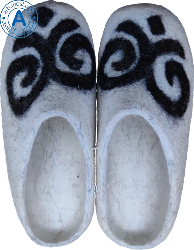 Altyn Adam slippers made of wool, round end, grey with koshkar muyiz pattern photo 3