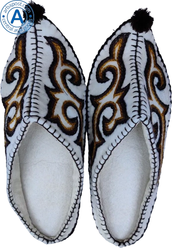 Altyn Adam slippers made of wool, sharp end, white with black-gold pattern photo 2