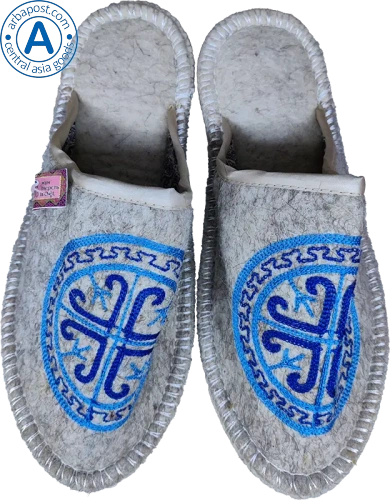 Altyn Adam slippers made of wool, round end, grey with blue pattern