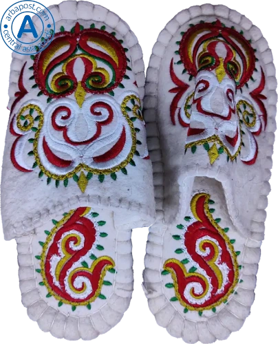Altyn Adam slippers made of wool, round end, white with red-yellow pattern photo 2
