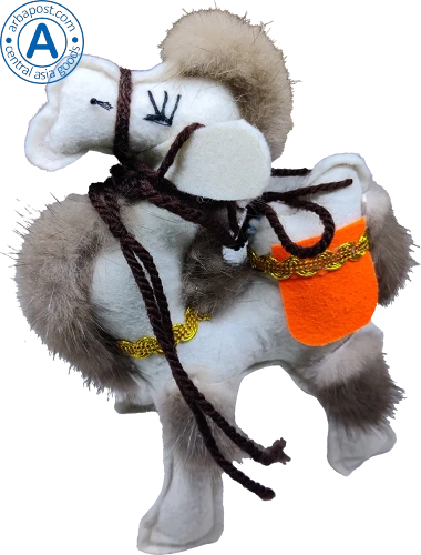 Zhibek Zholy camel made of felt, white-brown with orange bag