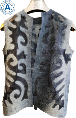 Altyn Adam vest made of felt and silk, short, grey with black pattern