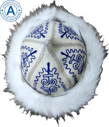 Altyn Adam cap made of felt and fur, white with blue pattern photo 3