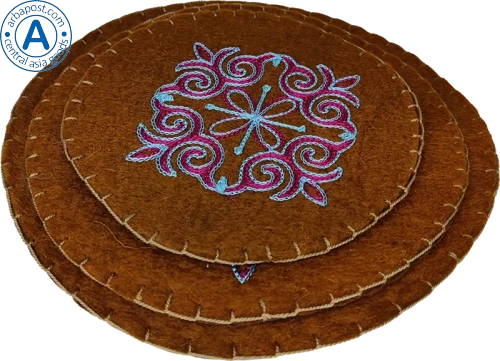 Altyn Adam dish coaster made of felt, set, brown Altyn Adam dish coaster made of felt, set, brown