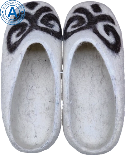 Altyn Adam slippers made of wool, round end, grey with koshkar muyiz pattern photo 4