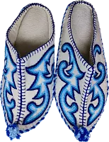 Altyn Adam slippers made of wool, sharp end, white with blue pattern
