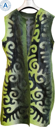 Altyn Adam vest made of felt and silk, long, green with black pattern
