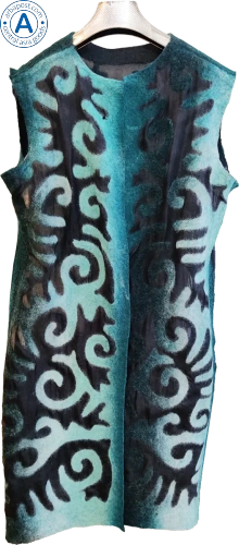 Altyn Adam vest made of felt and silk, long, green with light-blue pattern