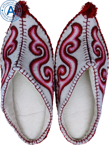 Altyn Adam slippers made of wool, sharp end, white with red-rose pattern photo 2