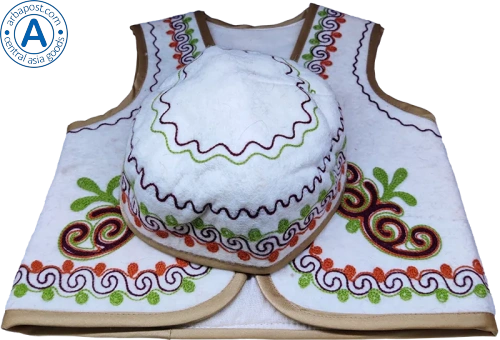 Altyn Adam children's vest and cap made of felt, white with green-red pattern