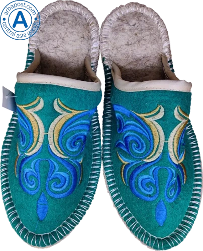Altyn Adam slippers made of wool, round end, green with blue pattern